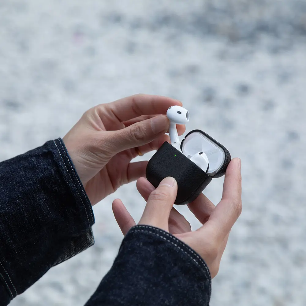 AirPods 4 MagSafe Uyumlu Suni Deri Kılıf - Native Union RE Classic