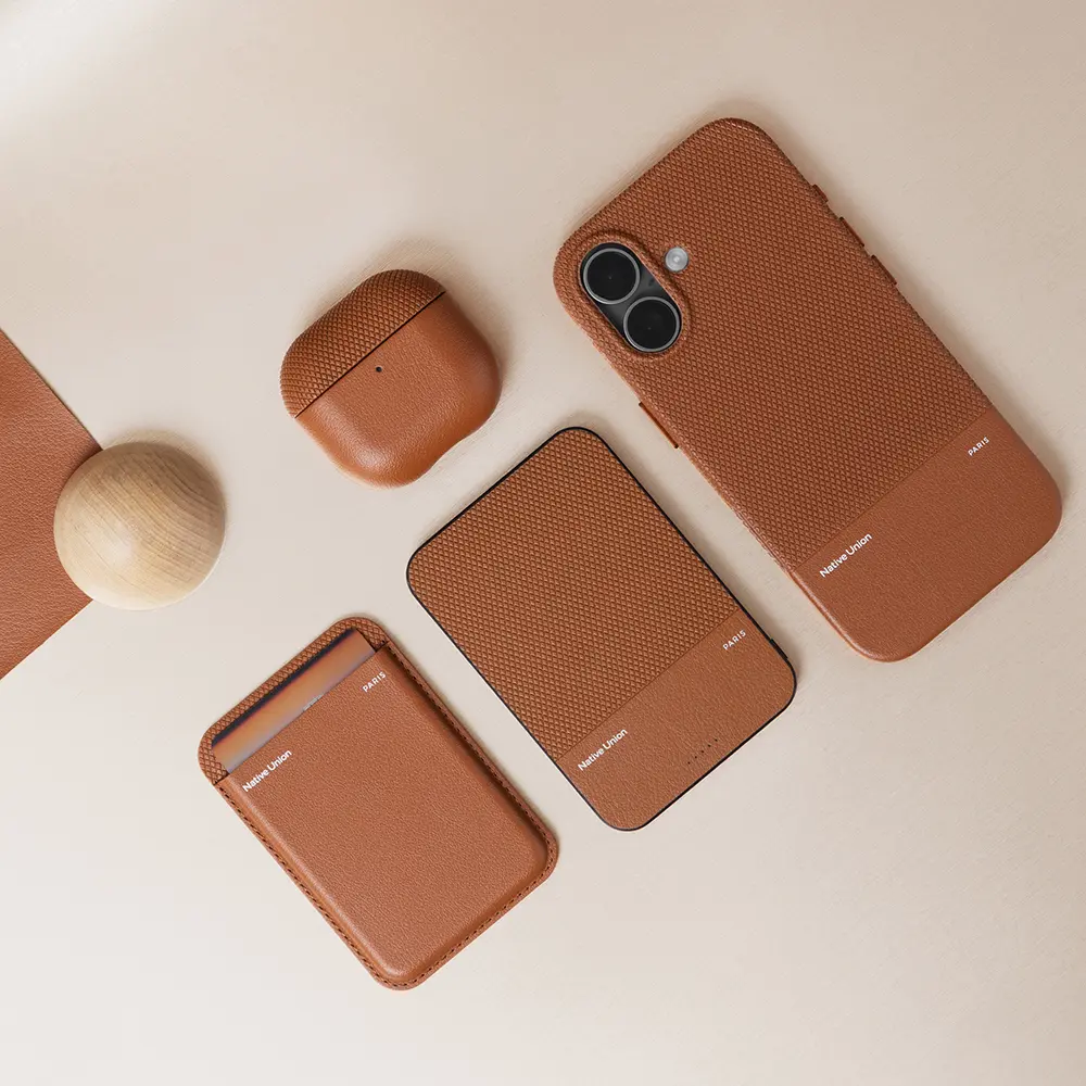AirPods 4 MagSafe Uyumlu Suni Deri Kılıf - Native Union RE Classic