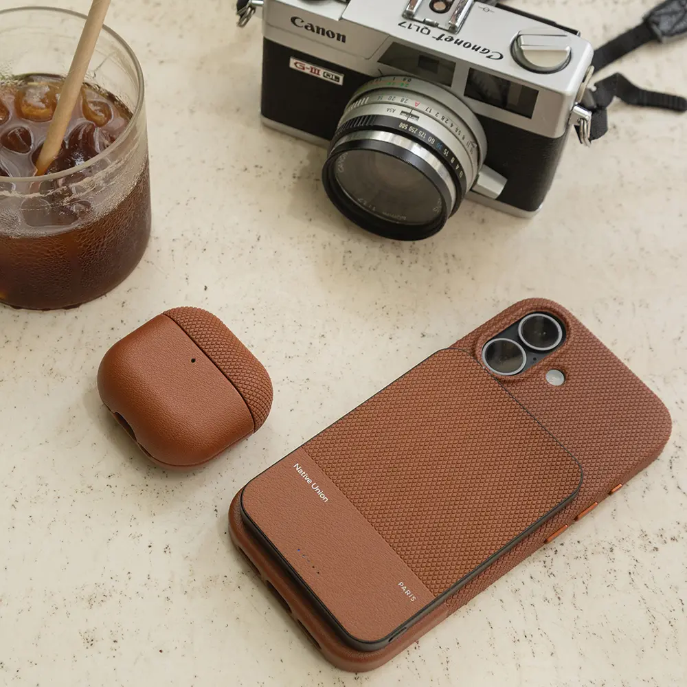AirPods 4 MagSafe Uyumlu Suni Deri Kılıf - Native Union RE Classic