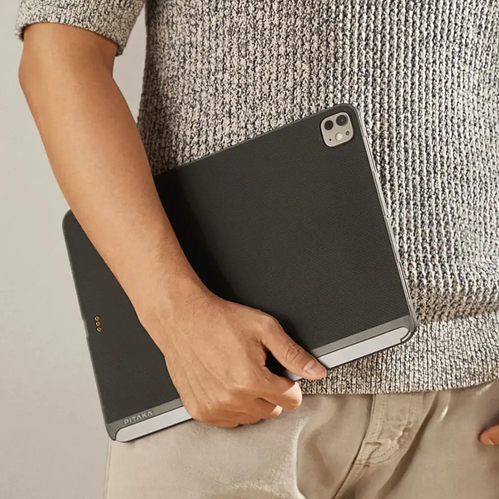 iPad Pro 11" (M4) Ultra İnce Aramid Fiber Kılıf - Pitaka Classic