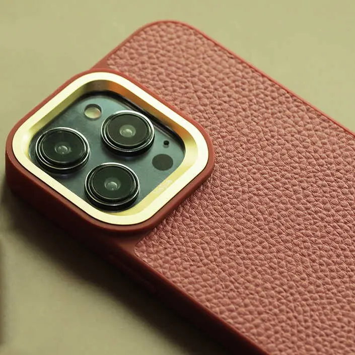 iPhone 14 Plus Deri Kılıf, Metal Kamera Çerçeveli - Kajsa Litchi