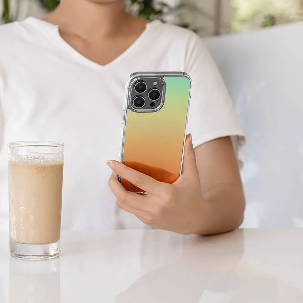 iPhone 14 Pro Şeffaf Renk Geçişli Kılıf - Switcheasy Crush Plus
