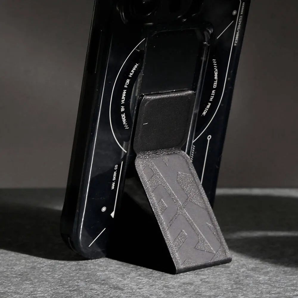 iPhone 15 Pro MagSafe Uyumlu Standlı Teknoloji Desenli Kılıf - Skinarma Helio