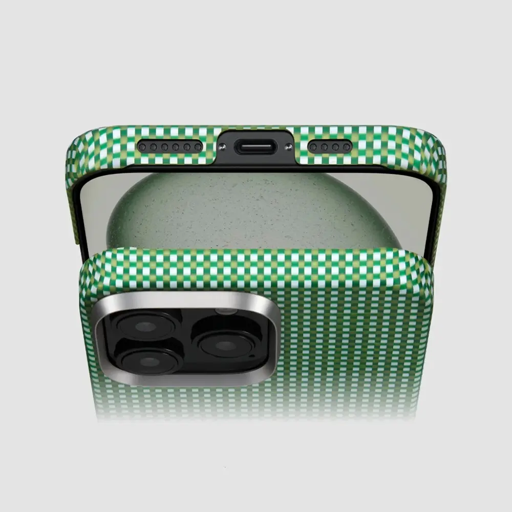 iPhone 16 Pro Max MagSafe Uyumlu Aramid Fiber Kılıf - Pitaka Ultra-Slim Classic Forest Green