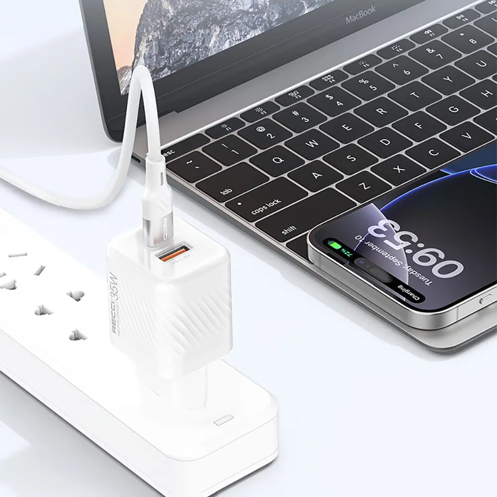 Recci RC83E 35W GaN Şarj Adaptörü, USB-C PD ve USB-A QC3.0