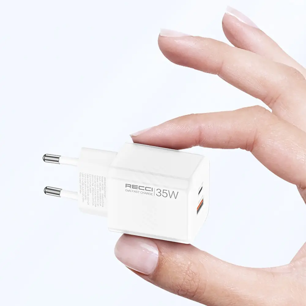Recci RC83E 35W GaN Şarj Adaptörü, USB-C PD ve USB-A QC3.0