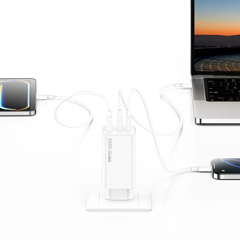 Recci RC110E 100W GaN Şarj Adaptörü, 2x USB-C ve USB-A, PD 3.0 ve QC 3.0