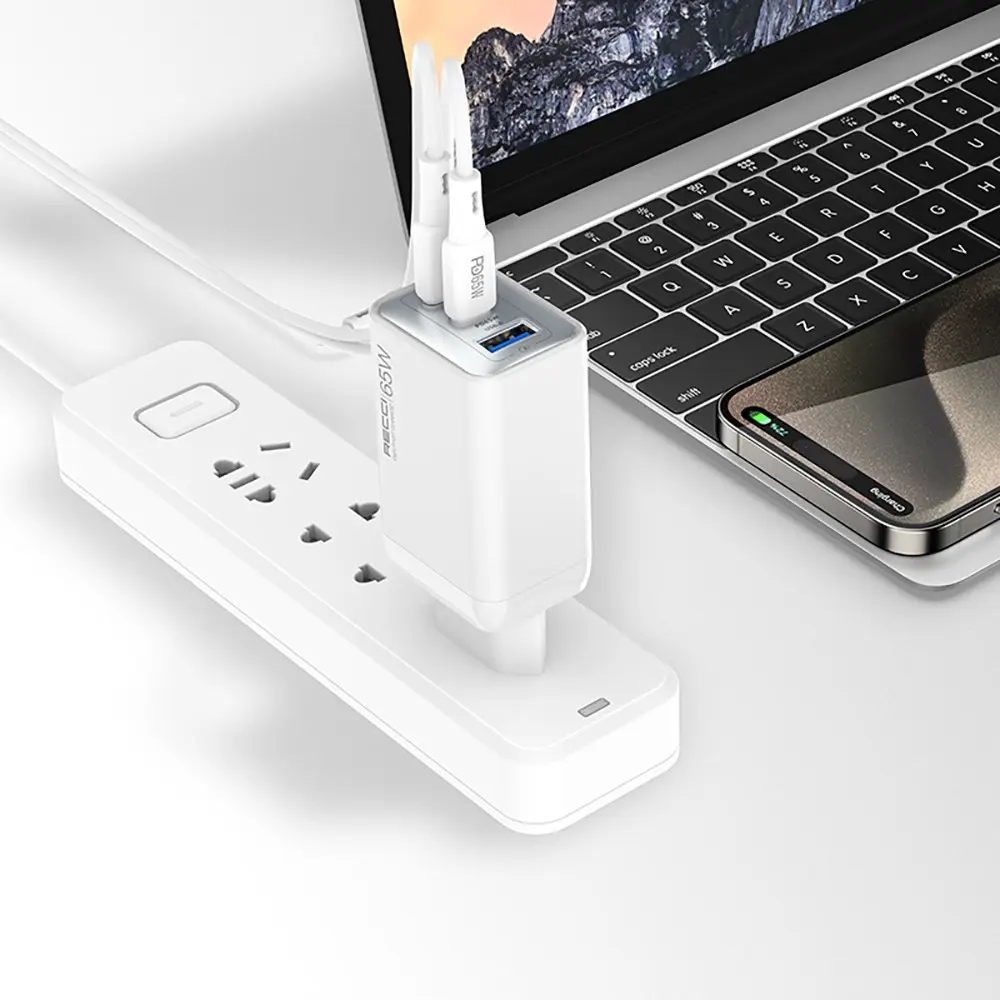 Recci RC123E GaN Şarj Adaptörü, 65W PD ve Type-C Kablo Seti